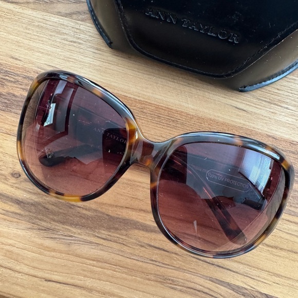 Ann Taylor authentic Tortoise Shell Sunglasses - Picture 3 of 16